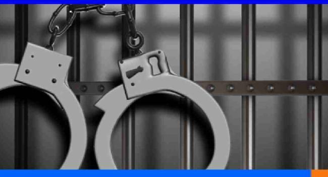 காரை இலக்கு வைத்து பொலிஸார் துப்பாக்கிச்சூடு